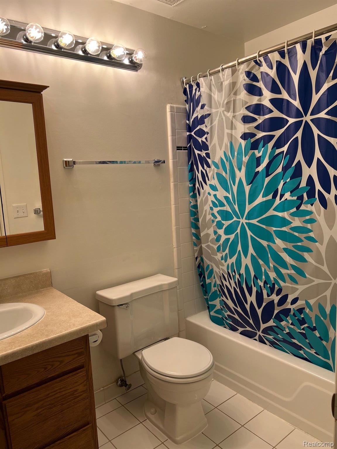 1185 Pine Ridge Court Rochester, MI 48306 - Photo 15 of 21 Second floor bath