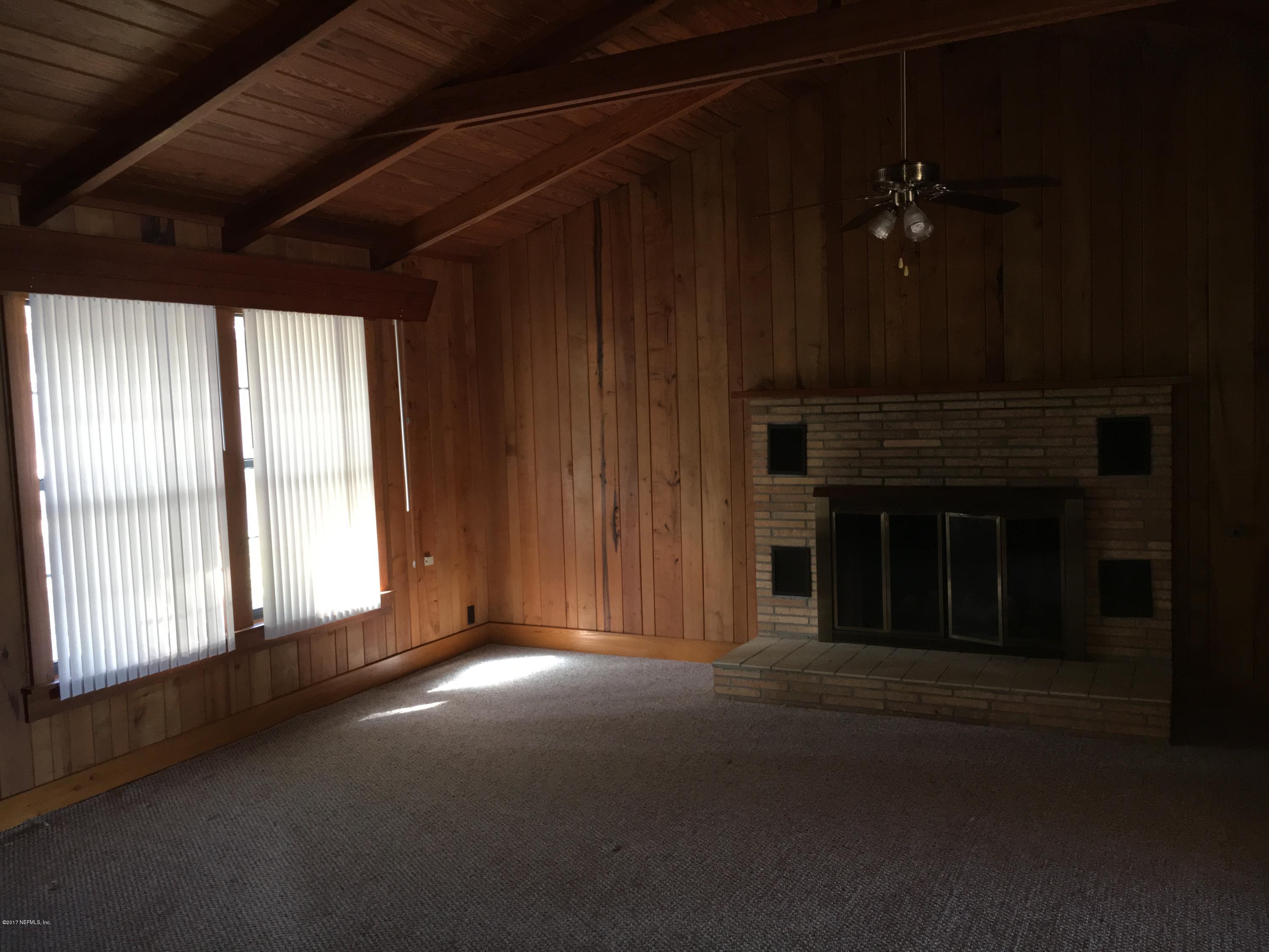 8130 Alderman Road Melrose, FL 32666 - Photo 17 of 36 Additional View of Living Room