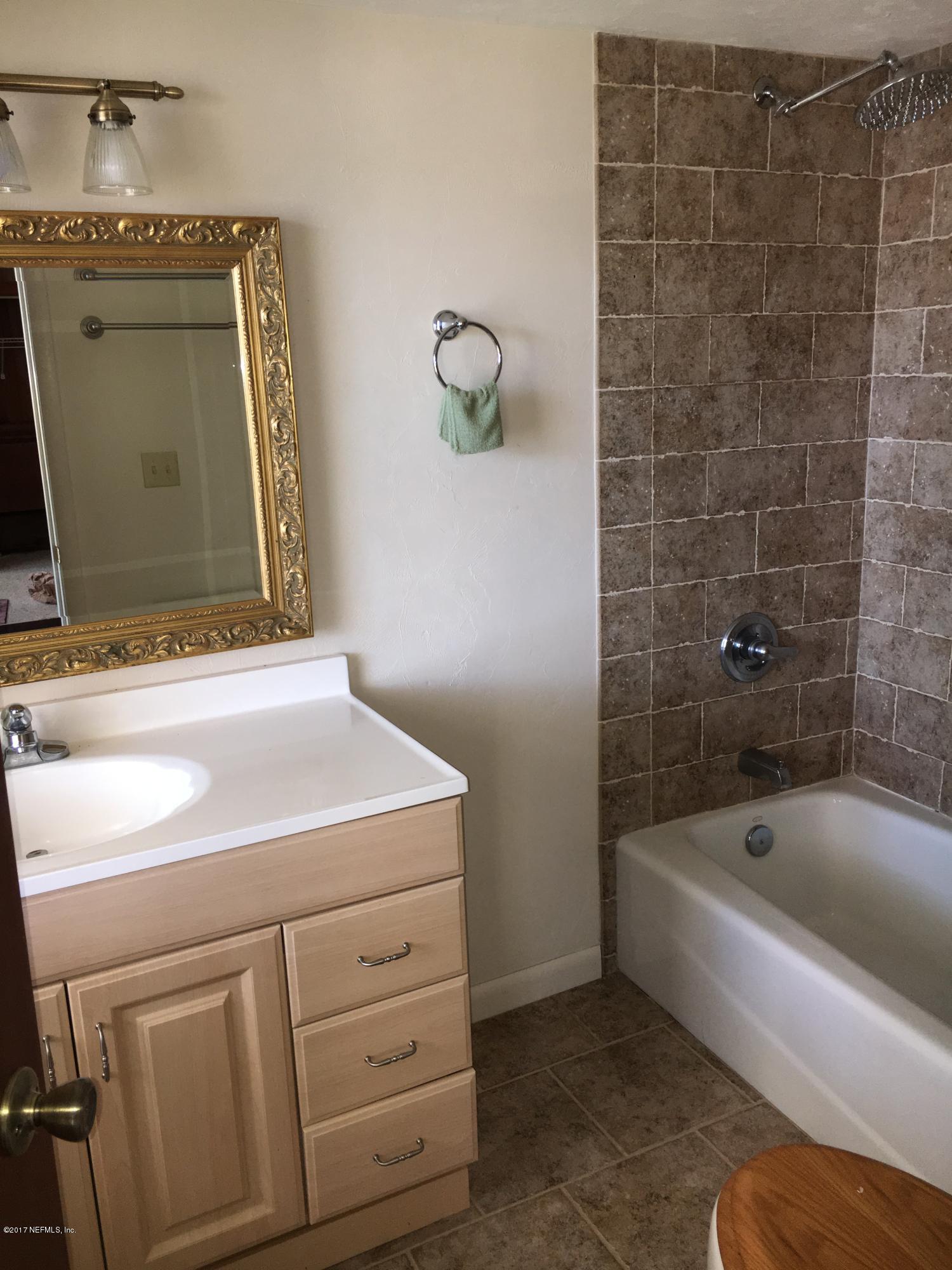 8130 Alderman Road Melrose, FL 32666 - Photo 27 of 36 Lakeside Remodeled Bath