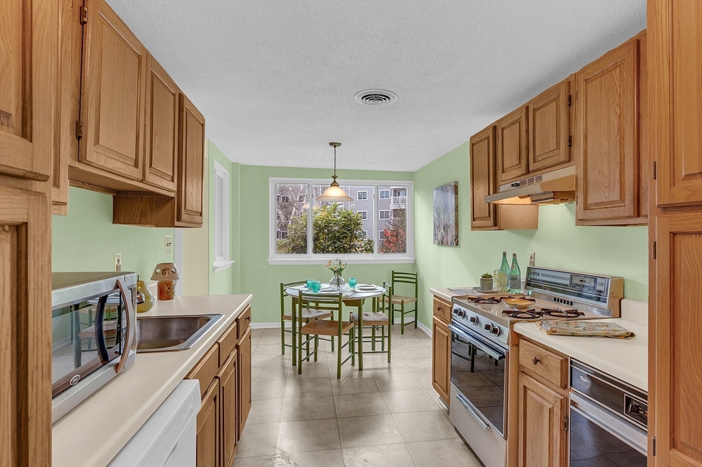 255 North Road, Unit 201 Chelmsford, MA 01824 - Photo 11 of 23 Gallery Image 11