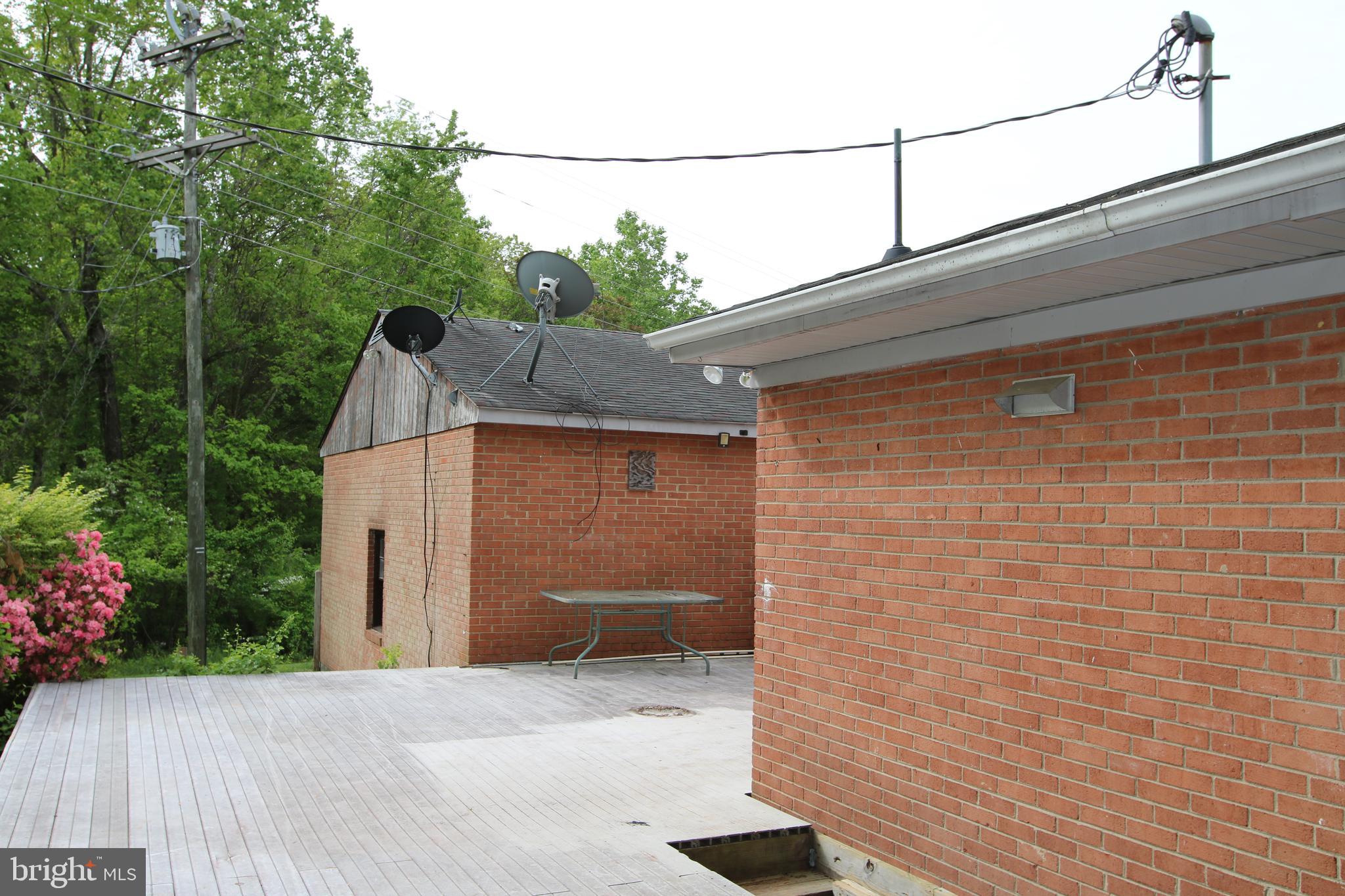 7437 Leeds Manor Road Marshall, VA 20115 - Photo 11 of 16 Rear of House and Garage