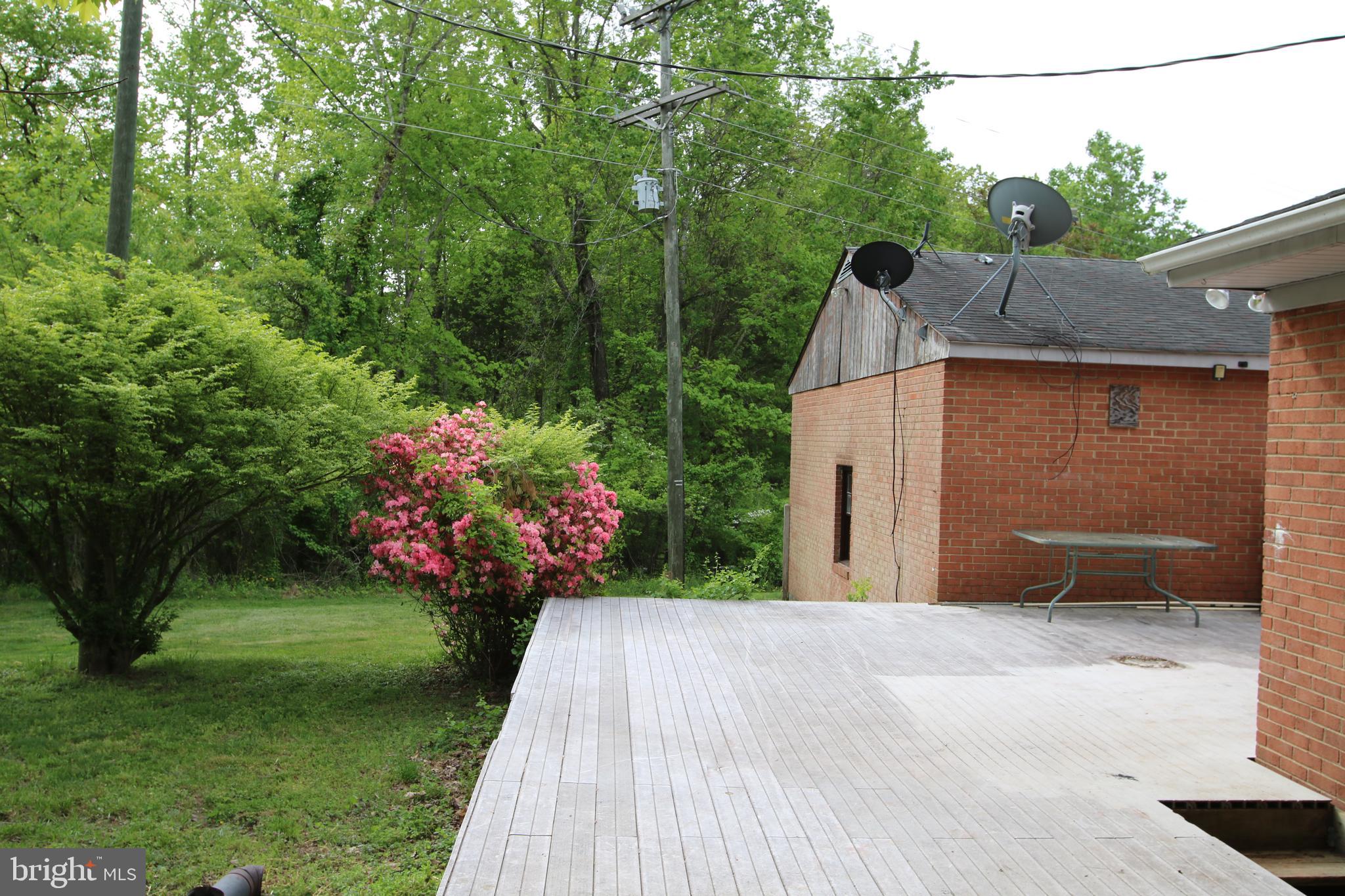 7437 Leeds Manor Road Marshall, VA 20115 - Photo 12 of 16 Rear of House and Garage