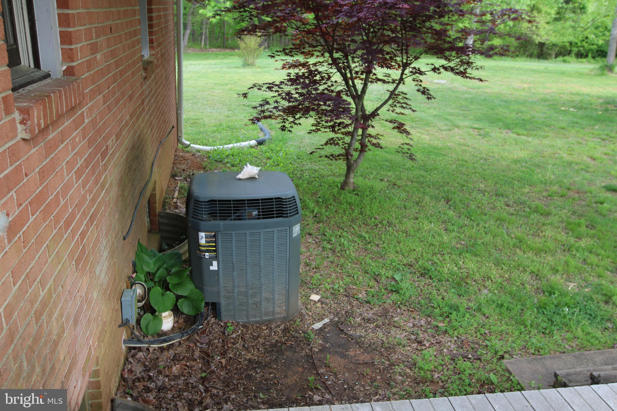 7437 Leeds Manor Road Marshall, VA 20115 - Photo 13 of 16 SIde