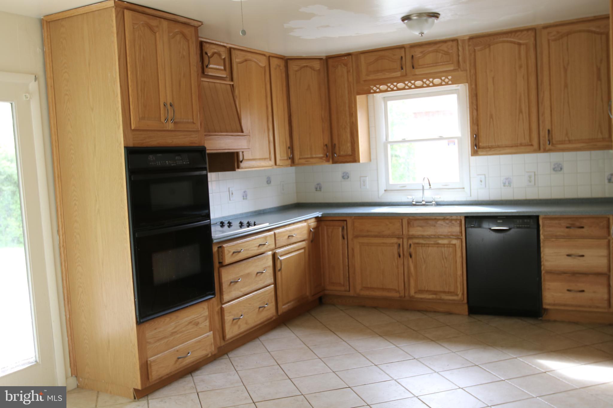7437 Leeds Manor Road Marshall, VA 20115 - Photo 7 of 16 Kitchen