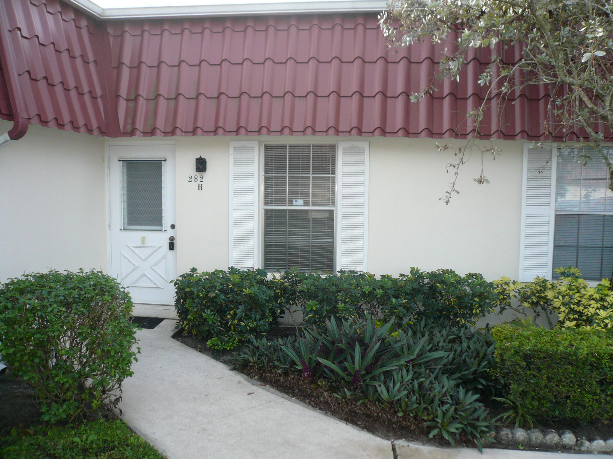 282 Cape Cod Circle, Unit B Lake Worth, FL 33467 - Photo 1 of 16 003