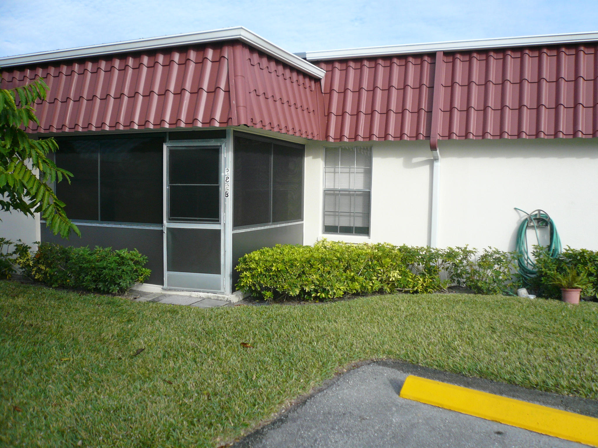 282 Cape Cod Circle, Unit B Lake Worth, FL 33467 - Photo 15 of 16 EXTERIOR BACK