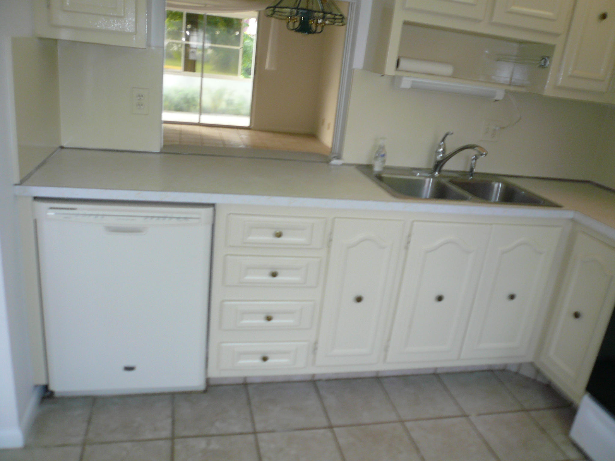 282 Cape Cod Circle, Unit B Lake Worth, FL 33467 - Photo 5 of 16 KITCHEN