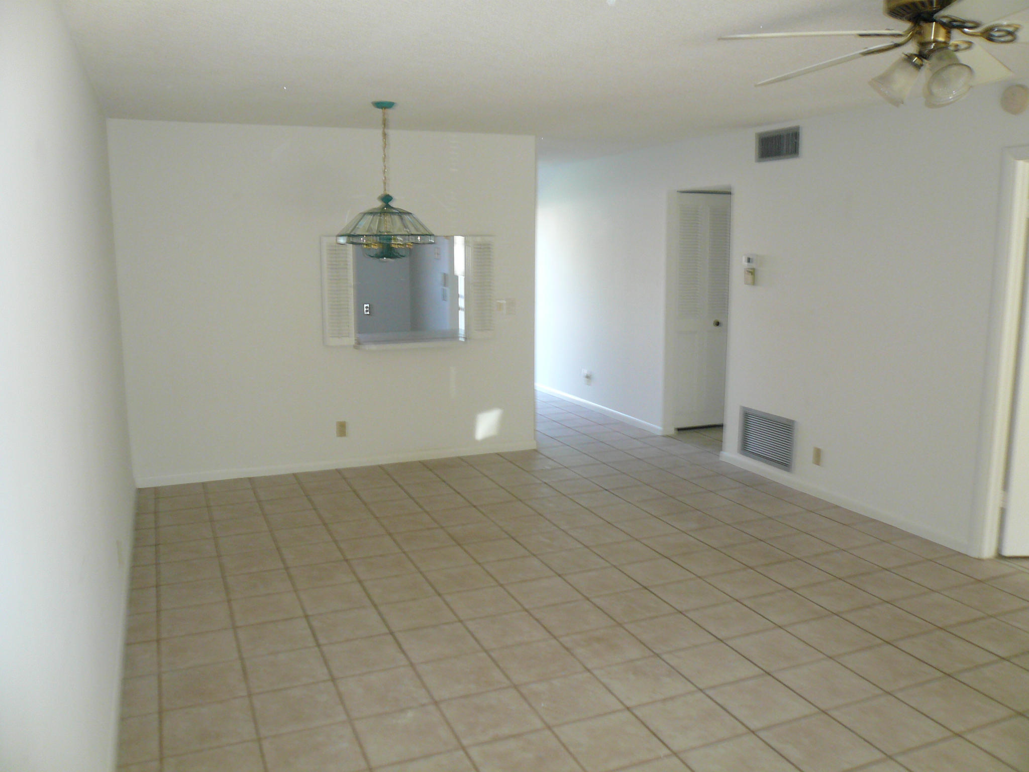 282 Cape Cod Circle, Unit B Lake Worth, FL 33467 - Photo 8 of 16 LIVING ROOM/DINING AREA