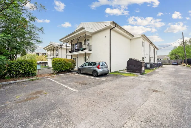 $1,350 | 1313 East 52nd Street, Unit 205, Austin, TX 78723