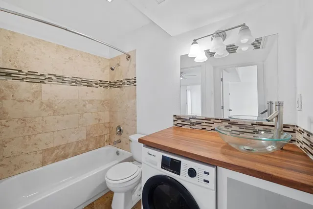 $1,350 | 1313 East 52nd Street, Unit 205, Austin, TX 78723