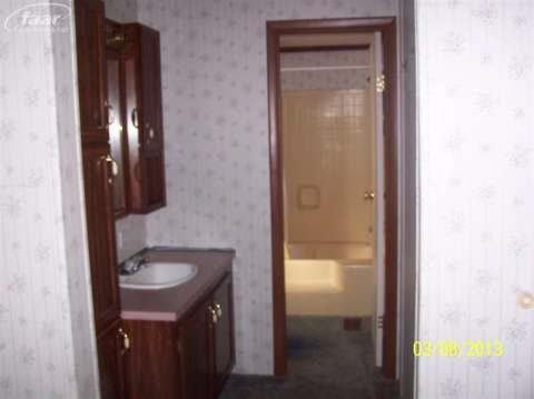 4103 East Pierson Road Flint, MI 48506 - Photo 7 of 11 20345429-6.JPG