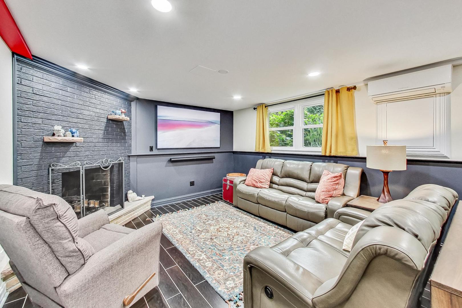 1314 Tyrell Avenue Park Ridge, IL 60068 - Photo 17 of 25 a living room with furniture and a flat screen tv