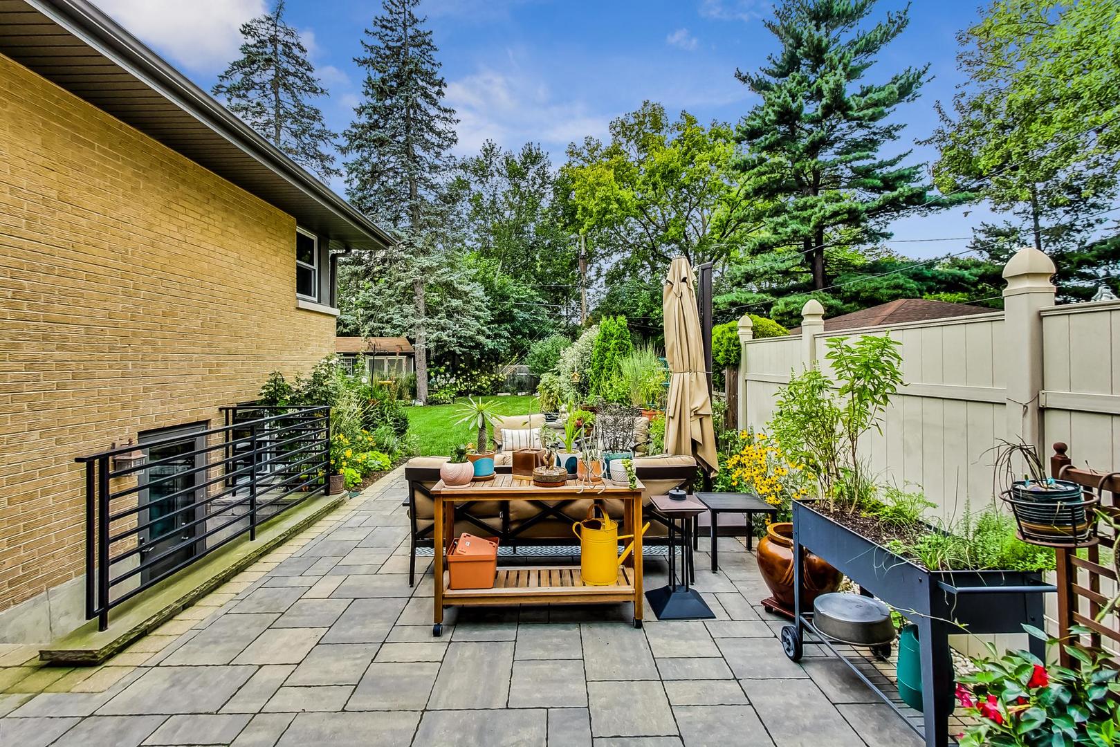 1314 Tyrell Avenue Park Ridge, IL 60068 - Photo 20 of 25 a outdoor space with chairs