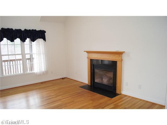 165 Goins School Road Mayodan, NC 27027 - Photo 5 of 16 Living Room.