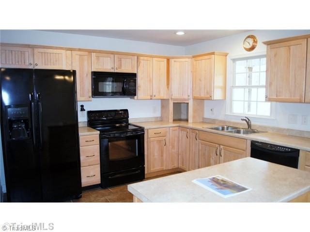 165 Goins School Road Mayodan, NC 27027 - Photo 10 of 16 Kitchen.