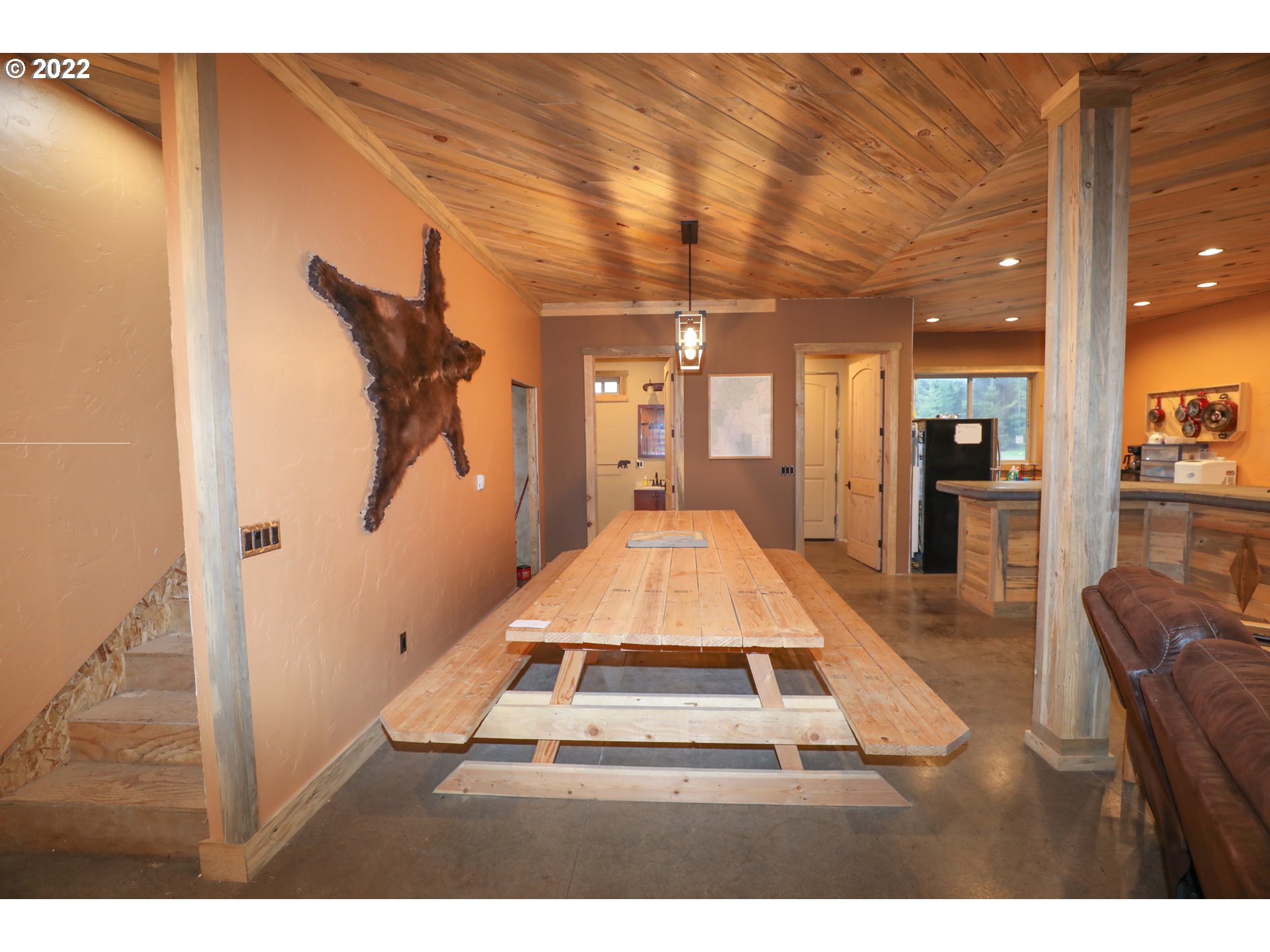 79250 Lookout Mountain Road Elgin, OR 97827 - Photo 13 of 28 a very nice looking room with a large window