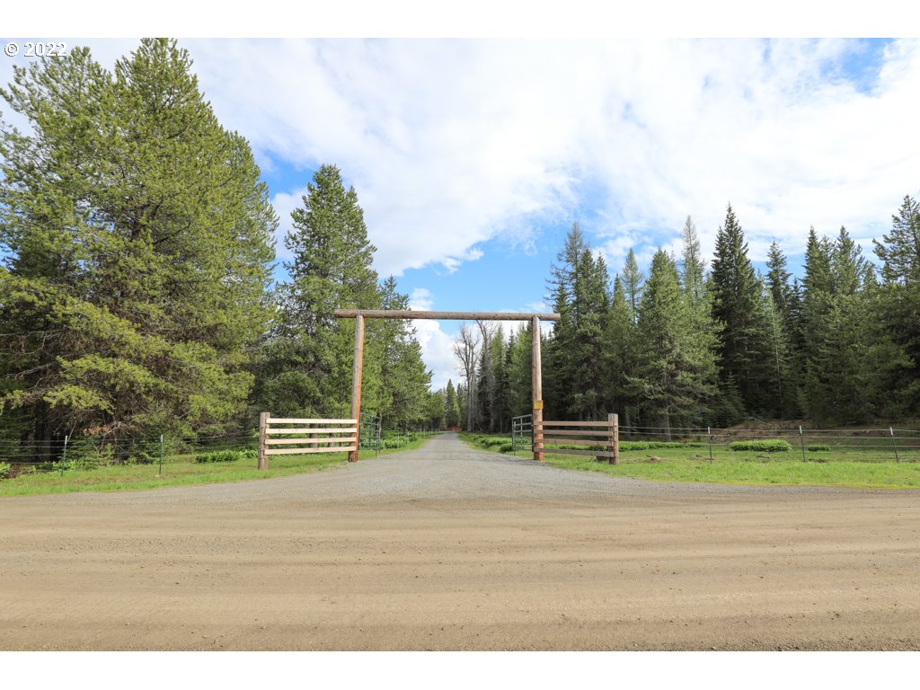 79250 Lookout Mountain Road Elgin, OR 97827 - Photo 22 of 28 a view of outdoor space and yard