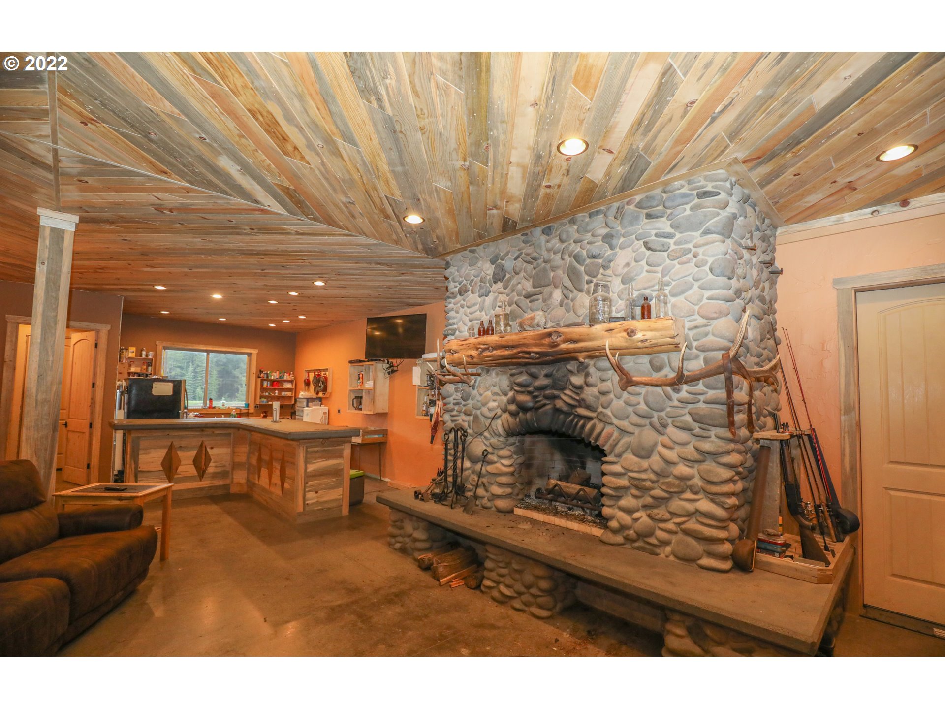 79250 Lookout Mountain Road Elgin, OR 97827 - Photo 8 of 28 a living room with furniture a table and kitchen view