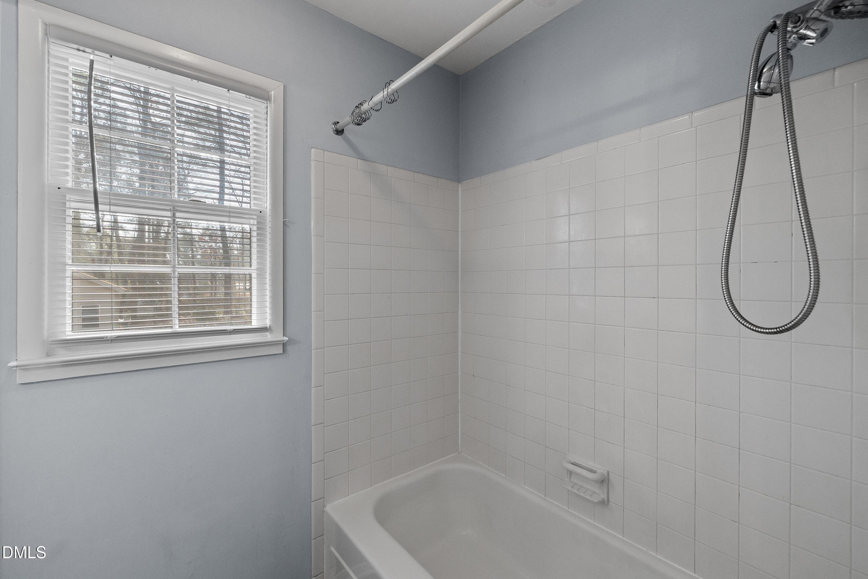 115 Wicklow Lane Durham, NC 27713 - Photo 21 of 28 115 Wicklow Bath