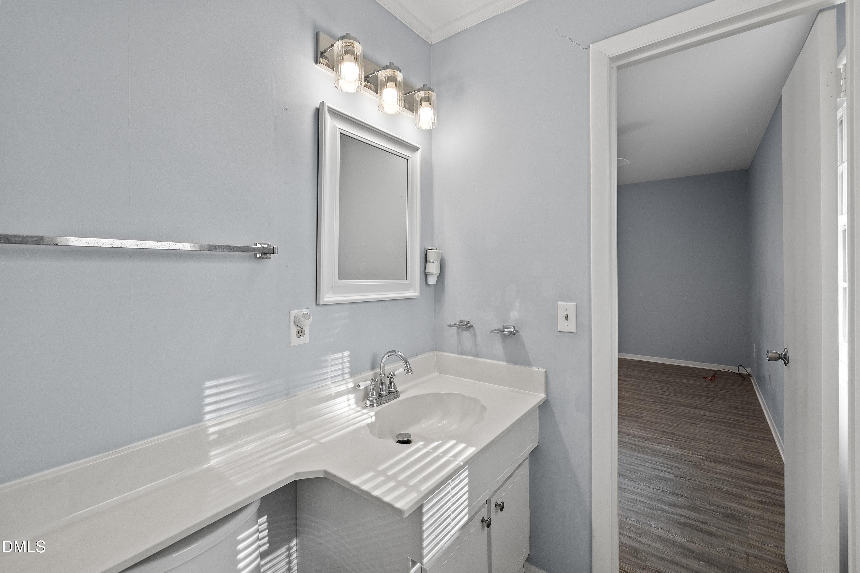 115 Wicklow Lane Durham, NC 27713 - Photo 22 of 28 115 Wicklow Bath2