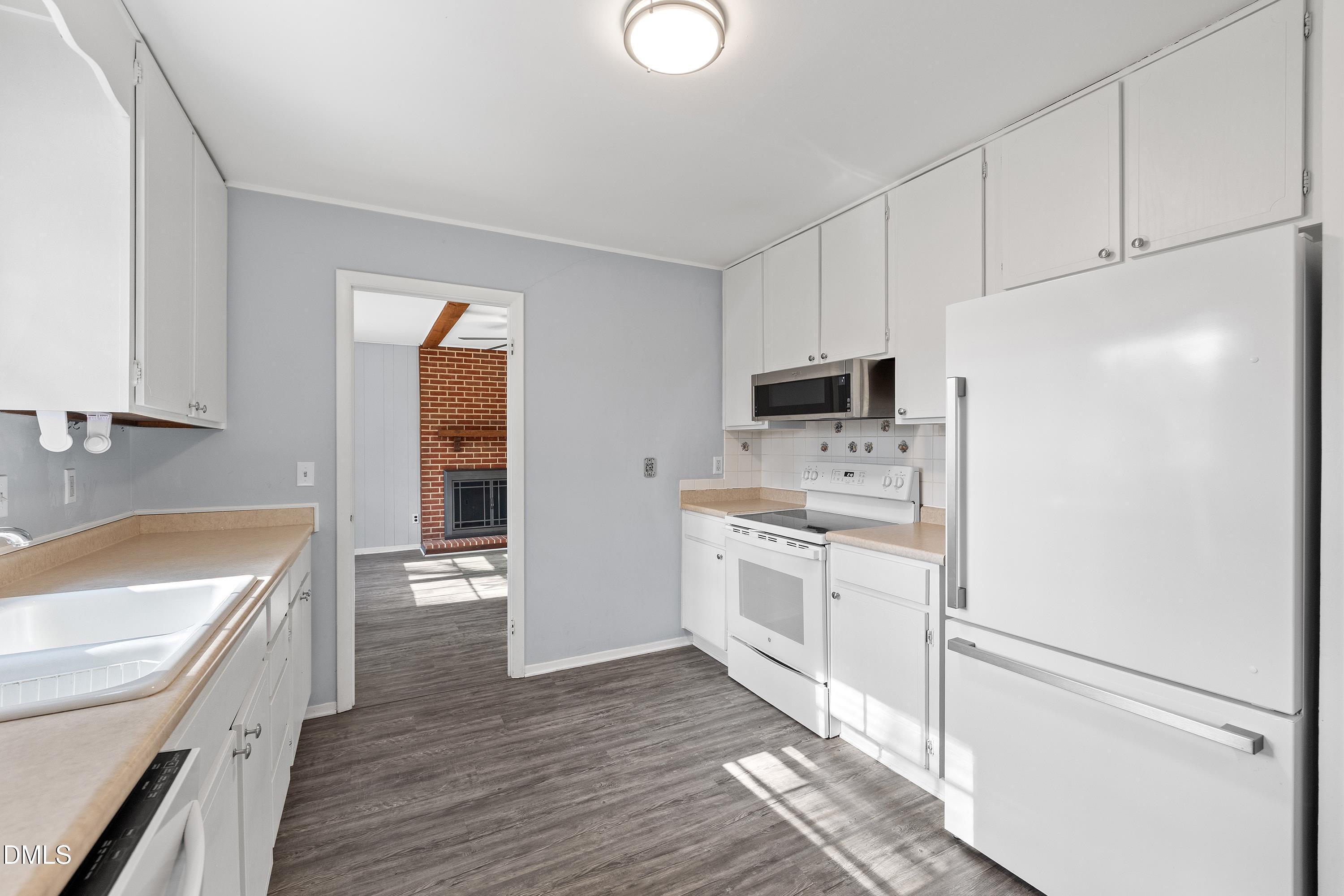115 Wicklow Lane Durham, NC 27713 - Photo 7 of 28 115 Wicklow Kitchen