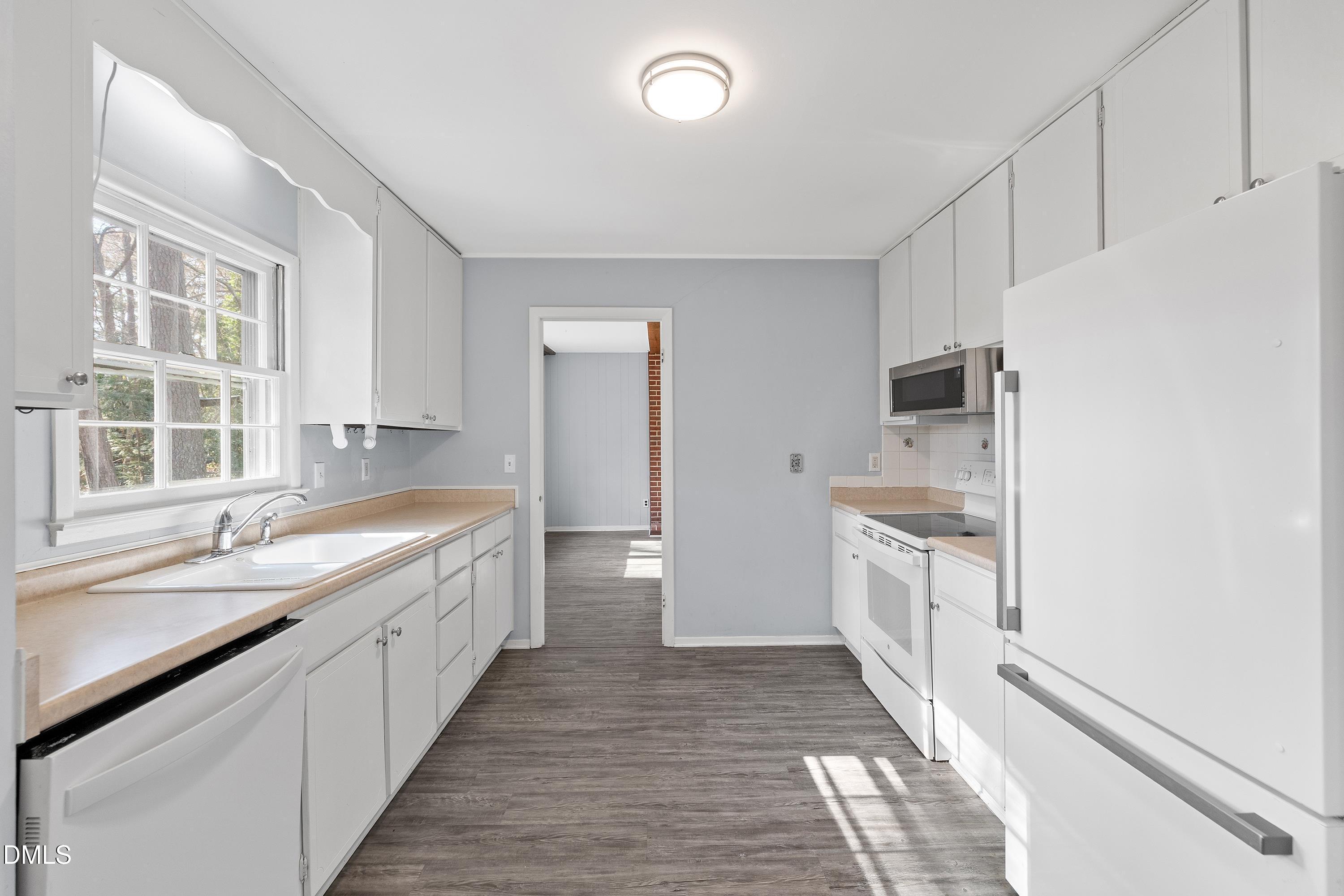 115 Wicklow Lane Durham, NC 27713 - Photo 9 of 28 115 Wicklow Kitchen3