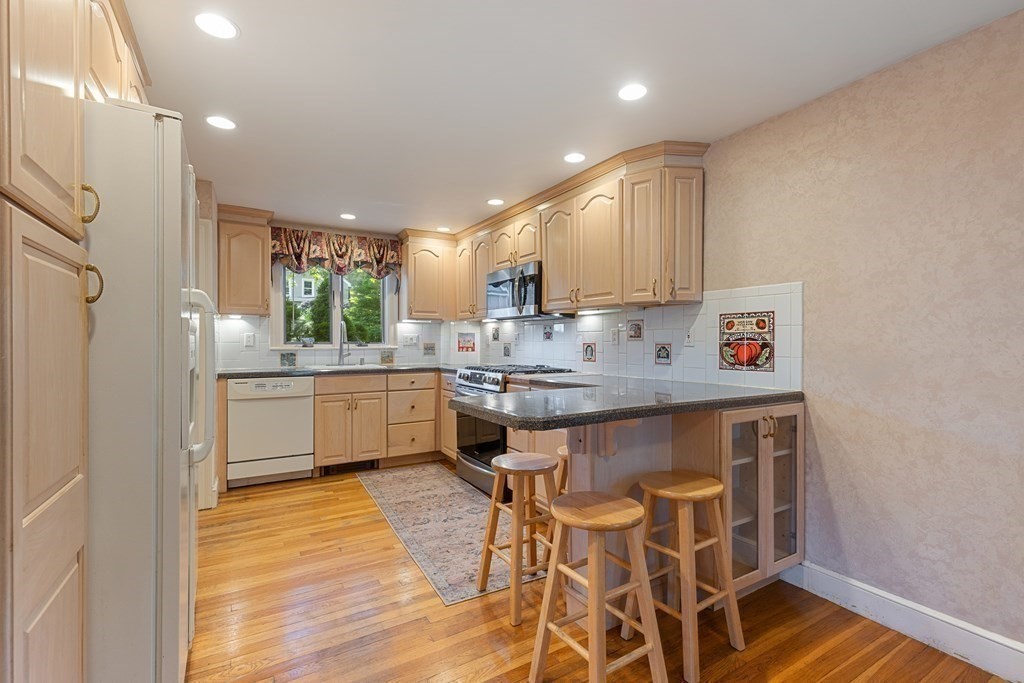 4 Duxbury Road Newton, MA 02459 - Photo 11 of 42
