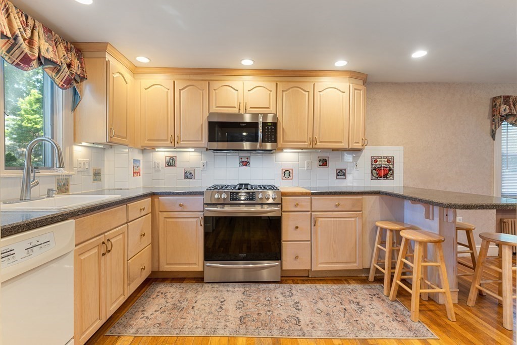4 Duxbury Road Newton, MA 02459 - Photo 7 of 42