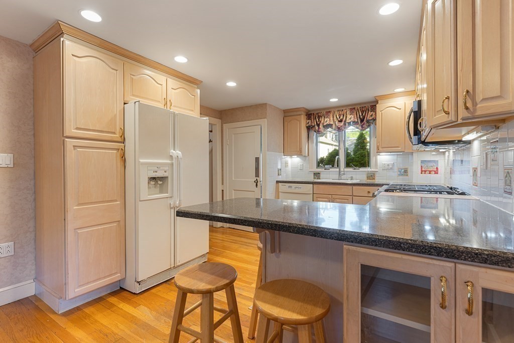 4 Duxbury Road Newton, MA 02459 - Photo 10 of 42