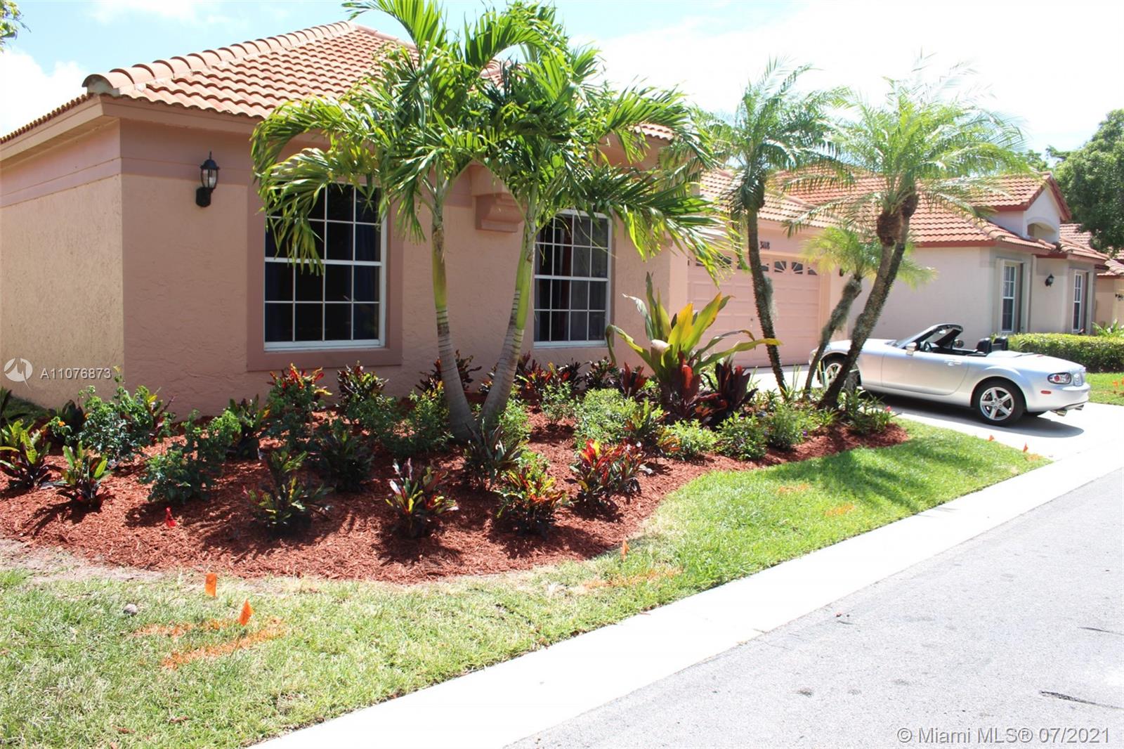 3118 Contego Lane Riviera Beach, FL 33418 - Photo 3 of 24
