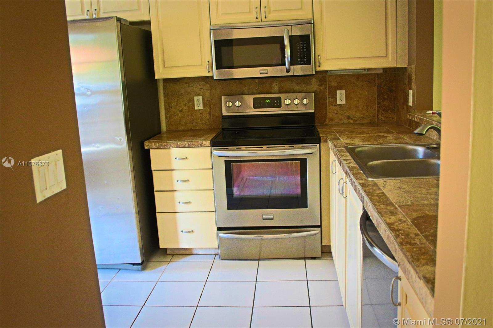 3118 Contego Lane Riviera Beach, FL 33418 - Photo 4 of 24