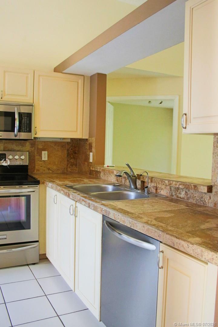 3118 Contego Lane Riviera Beach, FL 33418 - Photo 5 of 24