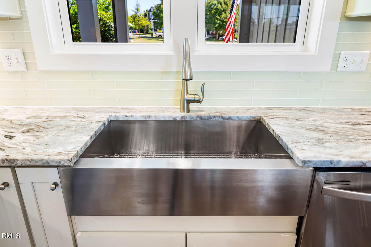 20 Cardinal Ridge Road Chapel Hill, NC 27516 - Photo 12 of 77 Stainless Steel Apron Sink