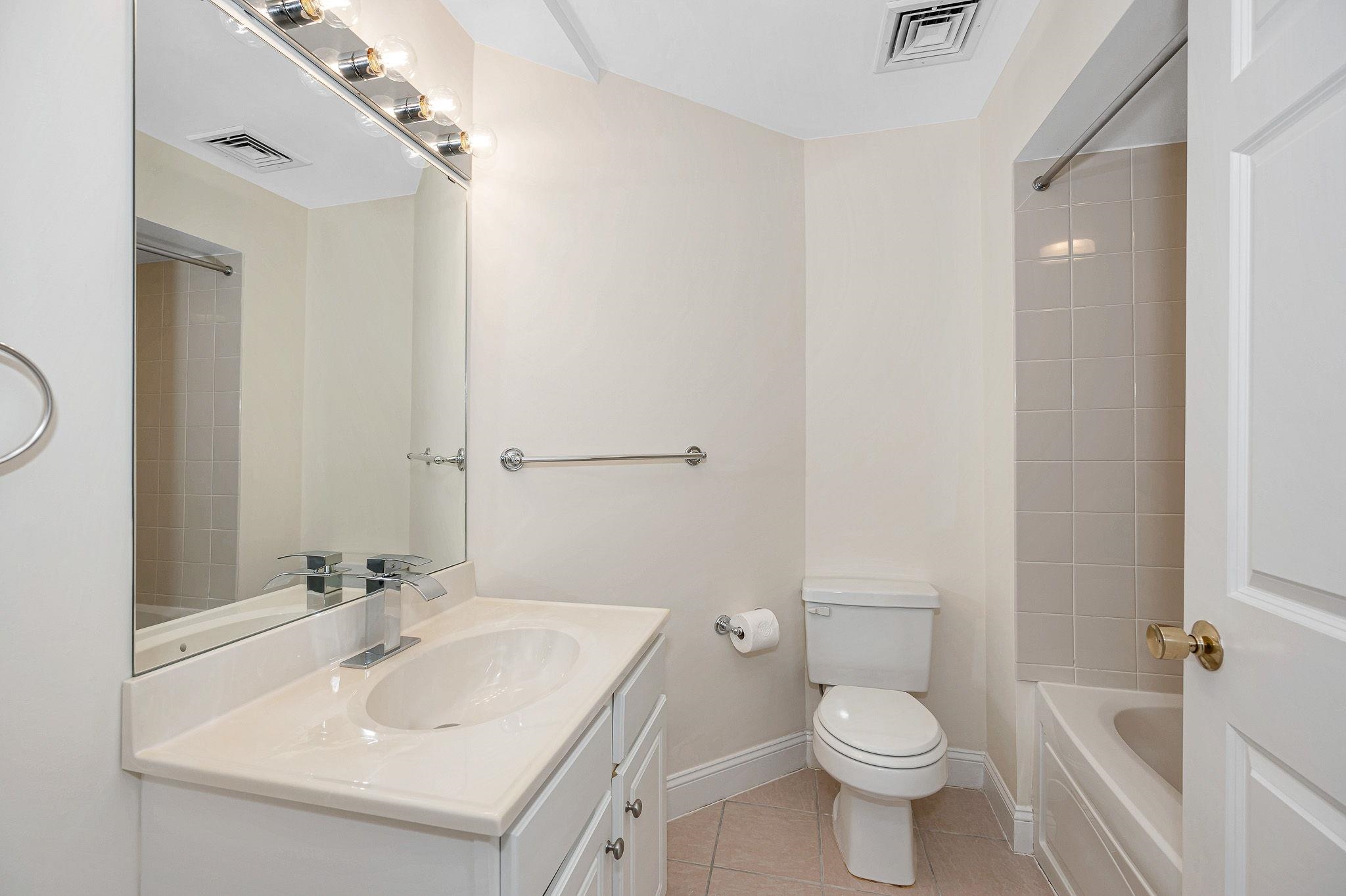 597 R Lafayette Road, Unit 103 Hampton, NH 03842 - Photo 38 of 40