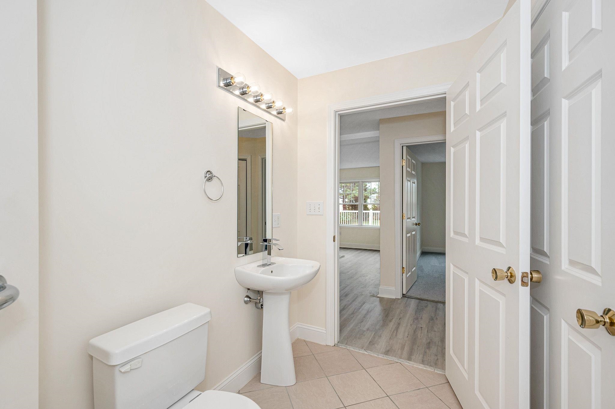 597 R Lafayette Road, Unit 103 Hampton, NH 03842 - Photo 8 of 40
