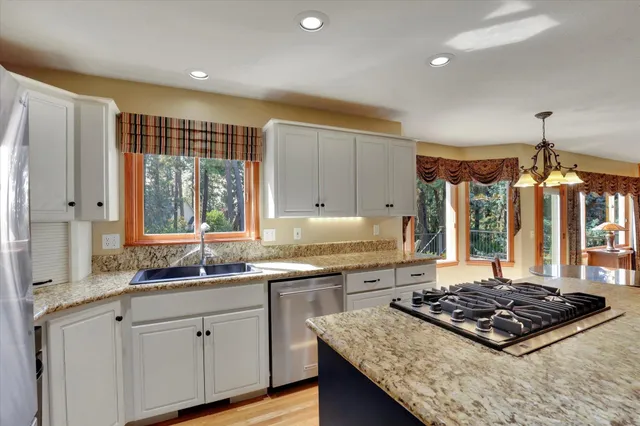 $879,500 | 6824 South Highland Park Drive, Spokane, WA 99223