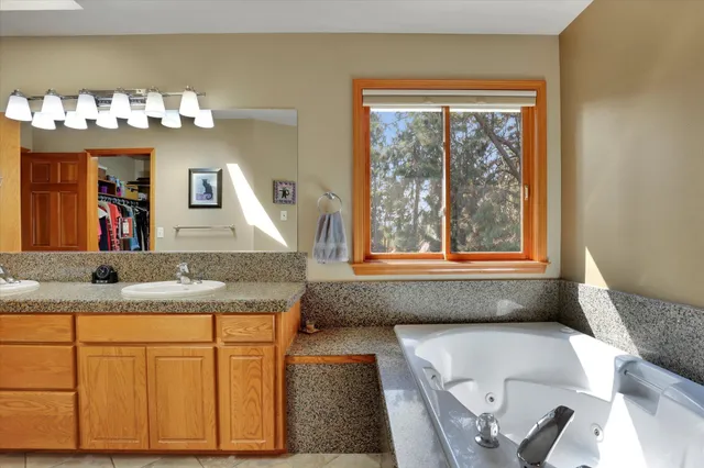 $879,500 | 6824 South Highland Park Drive, Spokane, WA 99223