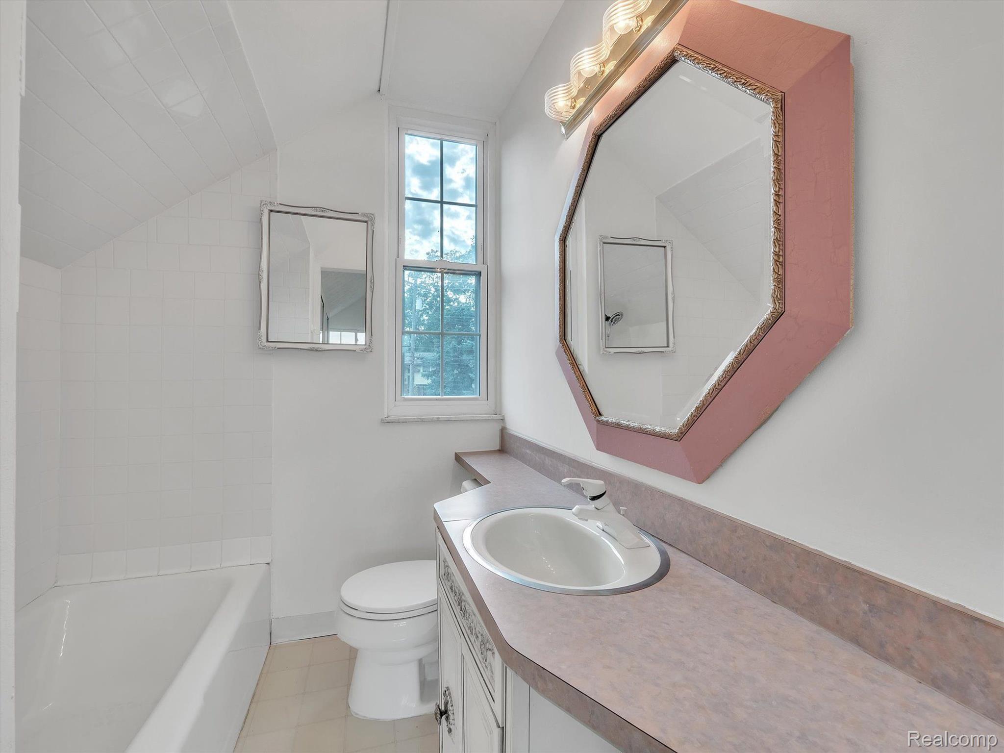 222 Heights Road Lake Orion, MI 48362 - Photo 31 of 69 Gallery Image 31