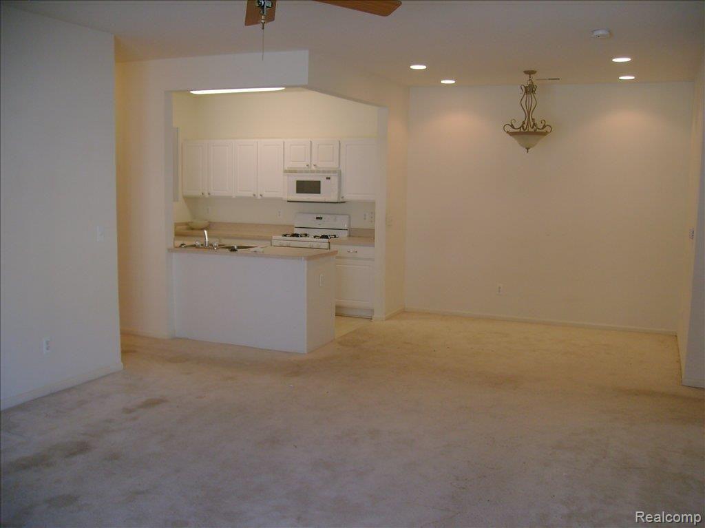 11872 Farmington Road Livonia, MI 48150 - Photo 2 of 15 Dinning Room
