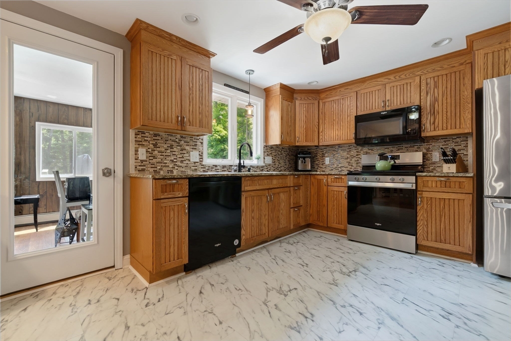 79 Martin Road Reading, MA 01867 - Photo 7 of 42