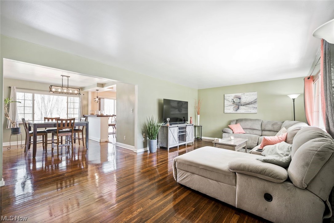 1040 Oak Tree Road Akron, OH 44320 - Photo 4 of 35