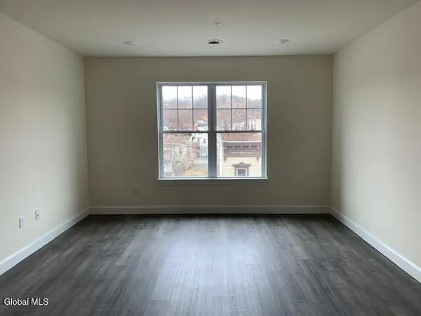 $1,645 | 12 White Street, Unit 28, Cohoes, NY 12047