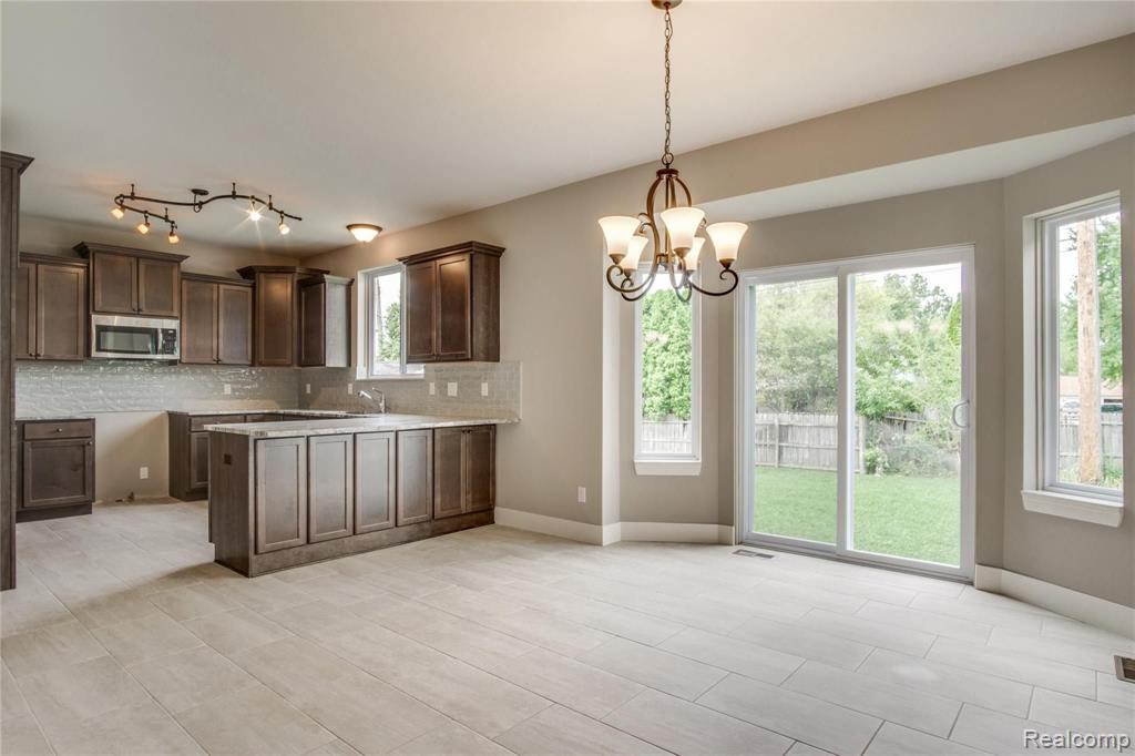 2914 Walsh Drive Rochester Hills, MI 48309 - Photo 10 of 36