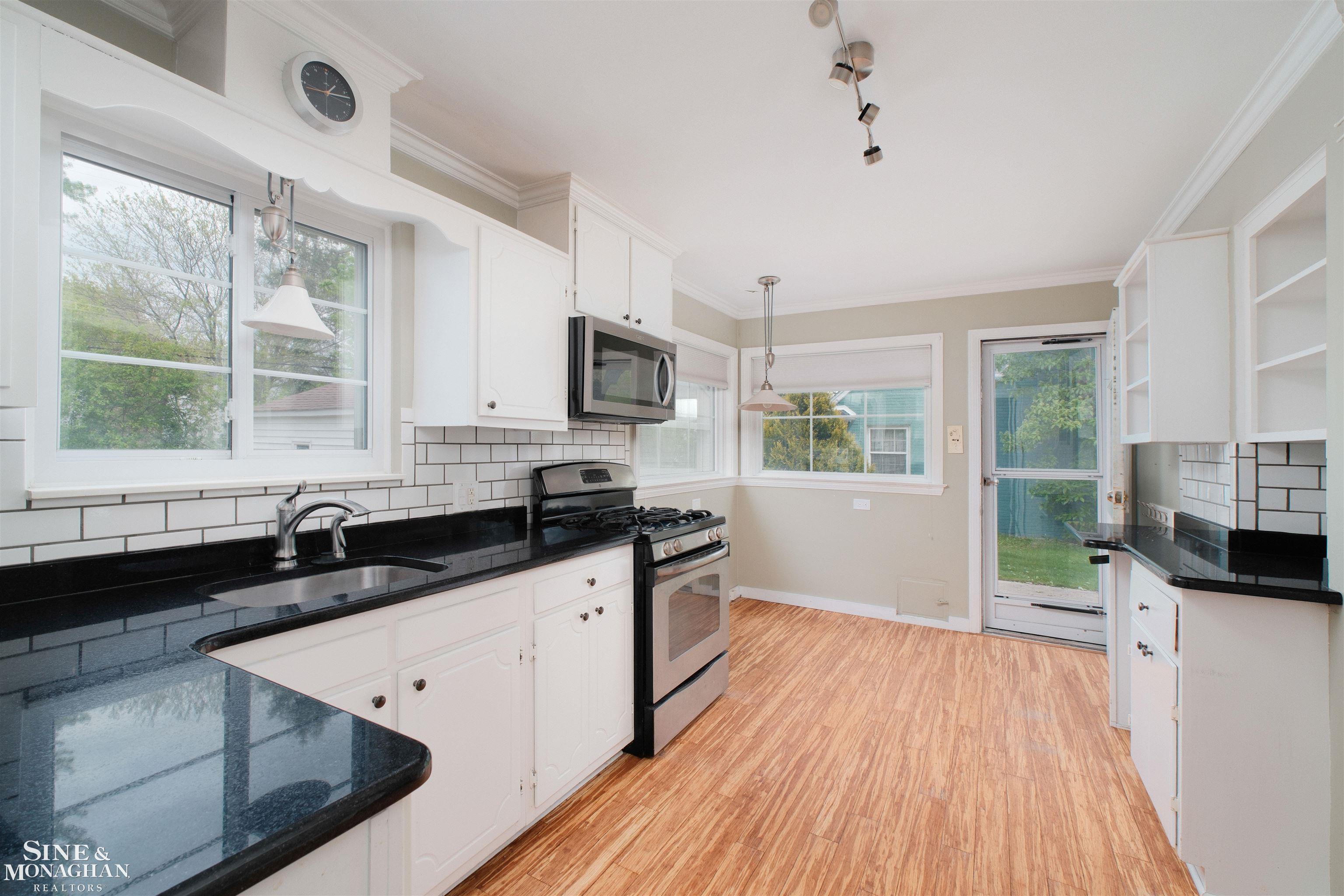 1726 Hawthorne Road Grosse Pointe Woods, MI 48236 - Photo 14 of 44