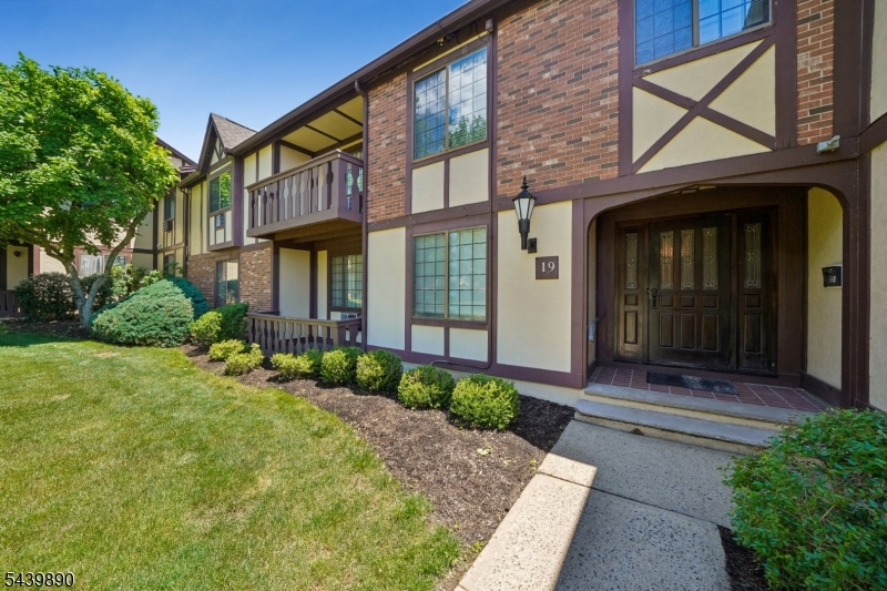 19 Kensington Road, Unit 19H Chatham, NJ 07928 - Photo 2 of 24