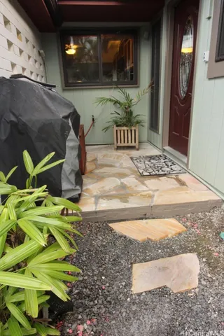 a view of livingroom with furniture