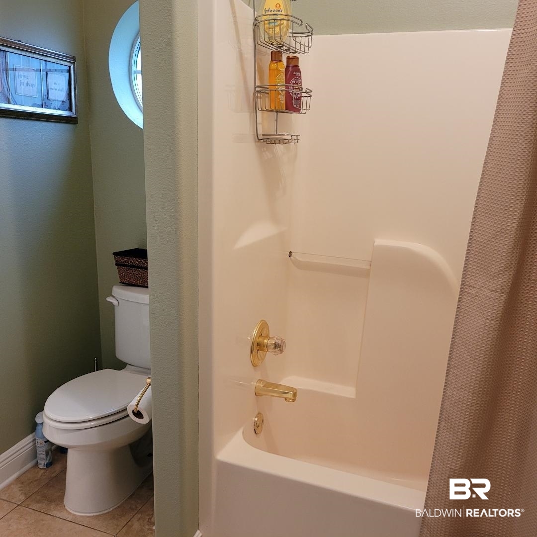 9185 Lakeview Drive Foley, AL 36535 - Photo 45 of 49 JACK N JILL TUB/TOILET