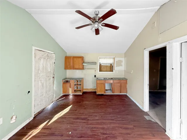 a room with furniture and a ceiling fan
