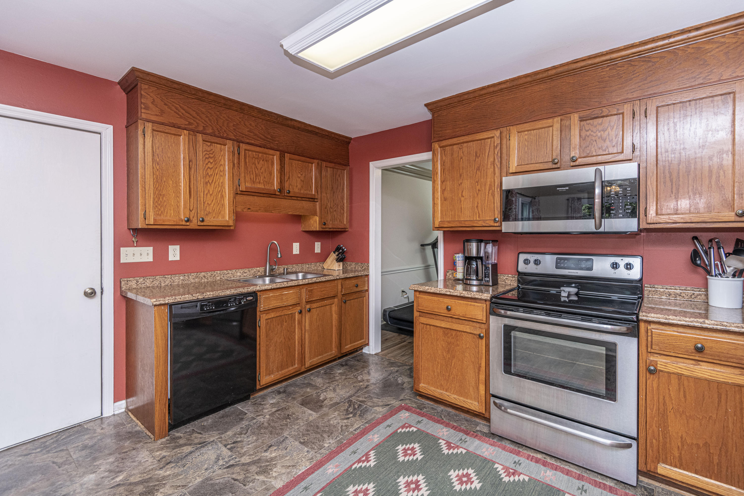 111 Glebe Road Summerville, SC 29485 - Photo 11 of 34 Kitchen