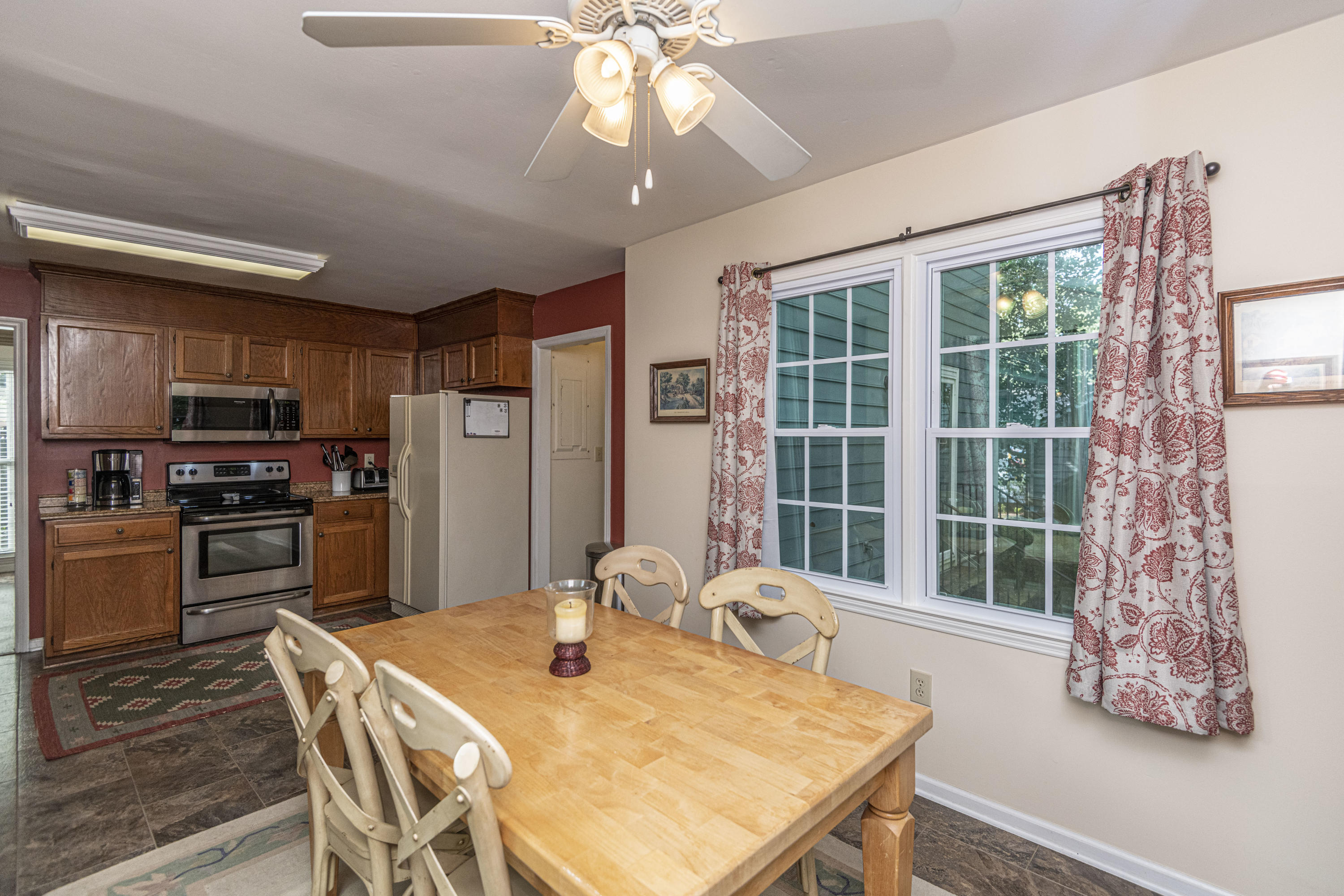 111 Glebe Road Summerville, SC 29485 - Photo 16 of 34 Breakfast Area